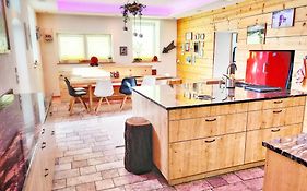 Dmg - 'Large, Luxurious Ground Floor' Apartment